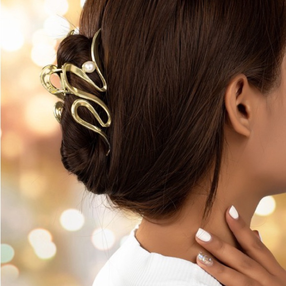 Metal wavy pearl hair clip